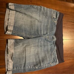 "Great Expectations" woman's maternity shorts